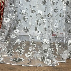 Perdea Trandafiri Gri din matase imprimata, Alba, 400cm latime x 270cm inaltime cu rejansa pt sina Perdea Trandafiri Gri din matase imprimata, Alba, 400cm latime x 270cm inaltime cu rejansa pt sina