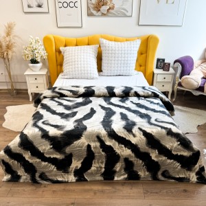 Patura pufoasa cocolino 200x230cm, 240g/mp, Gri, Negru, Zebra Print Patura pufoasa cocolino 200x230cm, 240g/mp, Gri, Negru, Zebra Print