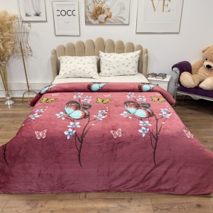 Patura Pufoasa CoCoLiNo (Fleece), 200x230cm, 240gr/m, Vișiniu, Fluturi - Răsfățul Perfect pentru Serile Racoroase