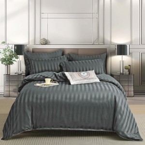 Lenjerie HoReCa, pat dublu, Damasc Finetat Deluxe cu Elastic, 6 piese, Gri inchis Lenjerie HoReCa, pat dublu, Damasc Finetat Deluxe cu Elastic, 6 piese, Gri inchis