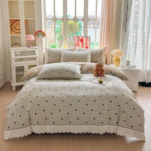 Lenjerie de Pat Premium, Bumbac 100%, cu Broderie si Volanase din Dantela, 4 Piese, Cearsaf cu Elastic, Bej, Inimioare Lenjerie de Pat Premium, Bumbac 100%, cu Broderie si Volanase din Dantela, 4 Piese, Cearsaf cu Elastic, Bej, Inimioare