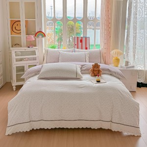 Lenjerie de Pat Premium, Bumbac 100%, cu Broderie si Volanase din Dantela, 4 Piese, Cearsaf cu Elastic, Alb, Roz, Floricele Lenjerie de Pat Premium, Bumbac 100%, cu Broderie si Volanase din Dantela, 4 Piese, Cearsaf cu Elastic, Alb, Roz, Floricele