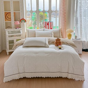 Lenjerie de Pat Premium, Bumbac 100%, cu Broderie si Volanase din Dantela, 4 Piese, Cearsaf cu Elastic, Alb, Bej, Floricele Lenjerie de Pat Premium, Bumbac 100%, cu Broderie si Volanase din Dantela, 4 Piese, Cearsaf cu Elastic, Alb, Bej, Floricele