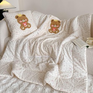 PiloPerna 2 în 1 – Pilotă Transformabilă în Pernă pentru Copii, 150x200cm, 100% Bumbac, Princess Bear PiloPerna 2 în 1 – Pilotă Transformabilă în Pernă pentru Copii, 150x200cm, 100% Bumbac, Princess Bear