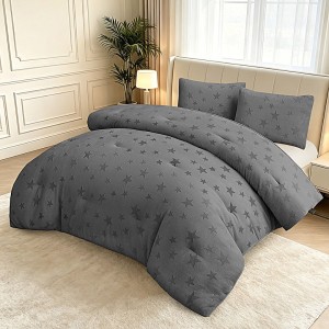 Set Pilota CoCoLiNo, 200x230 cm, cu Stelute Embosate, Puf Siliconic si 2 fete de perna 50x70 cm, Gri inchis