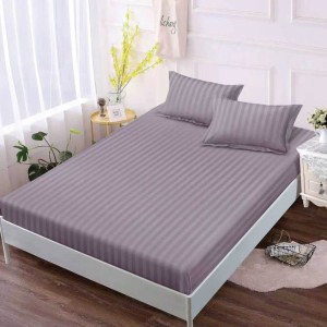 Cearsaf cu Elastic 180x200 cm Damasc Finetat, si 2 Fete de Perna 50x70 cm, Gri Mov Cearsaf cu Elastic 180x200 cm Damasc Finetat, si 2 Fete de Perna 50x70 cm, Gri Mov