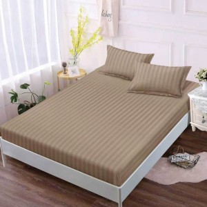 Cearsaf cu Elastic 180x200 cm Damasc Finetat, si 2 Fete de Perna 50x70 cm, Maro Cearsaf cu Elastic 180x200 cm Damasc Finetat, si 2 Fete de Perna 50x70 cm, Maro