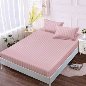 Cearsaf cu Elastic 180x200 cm Damasc Finetat, si 2 Fete de Perna 50x70 cm, Roz Cearsaf cu Elastic 180x200 cm Damasc Finetat, si 2 Fete de Perna 50x70 cm, Roz