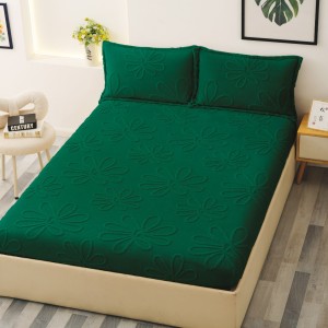 Cearsaf / Husa cu Elastic Cocolino 180x200cm si 2 fete de perna 50x70cm, Verde, flori embosate in relief
