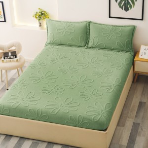 Cearsaf / Husa cu Elastic Cocolino 180x200cm si 2 fete de perna 50x70cm, Verde, flori embosate in relief