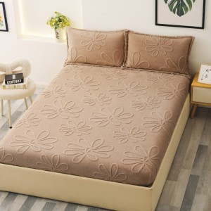 Cearsaf / Husa cu Elastic Cocolino 180x200cm si 2 fete de perna 50x70cm, Capuccino, flori embosate in relief