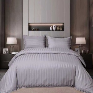 Lenjerie HoReCa, pat dublu, Damasc Finetat Deluxe cu Elastic, 4 piese, Pucioasa, Gri Lenjerie HoReCa, pat dublu, Damasc Finetat Deluxe cu Elastic, 4 piese, Pucioasa, Gri