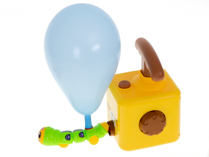 Mașina aerodinamica lansatoare de baloane -  pisica