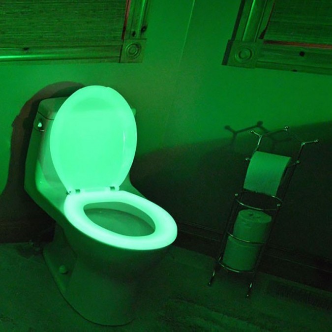 Capac de wc fosforescent, soft close, lumineaza verde in intuneric