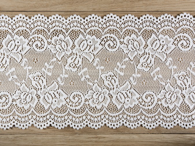 Lace off-white 0 15 x 9m (1 pc. / 9 lm)