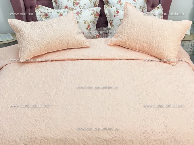 Cuvertura matlasata ultralux, pentru pat dublu, 220x240cm si 2 fete de perne 50x70, Somon