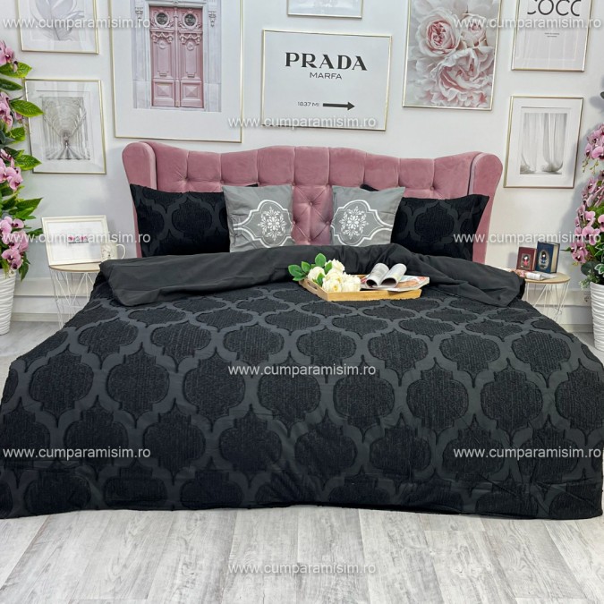 Lenjerie pat dublu, Finet Satinat Deluxe cu Smocuri Brodate, IDENTICA CU POZA, cu elastic, 4 anotimpuri, 6 piese, model royal, negru