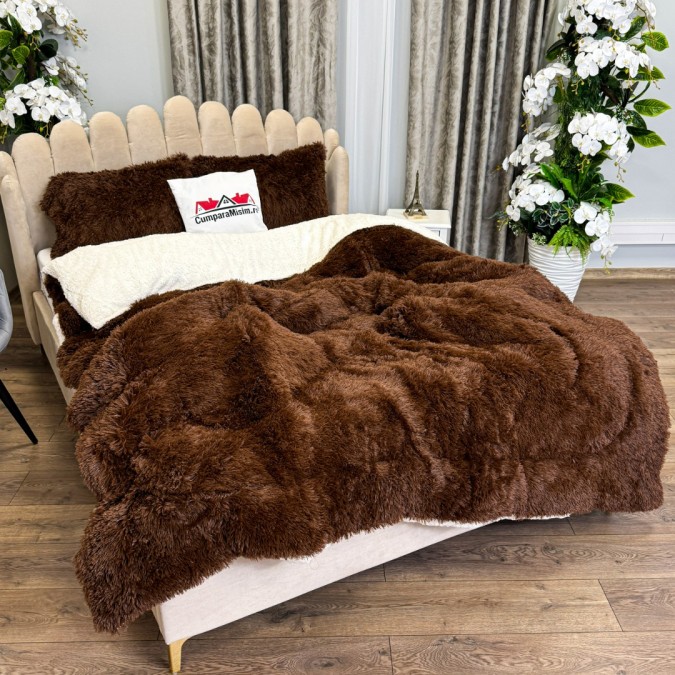 Pilota CoCoLiNo Fluffy cu Blanita tip Sherpa Alba 200x230cm + 2 fete de perna 50x70cm matlasata Maro degrade